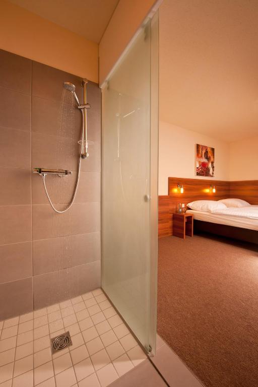 Astay Hotel Грединг Екстериор снимка